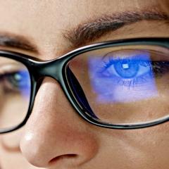 Lunettes antilumière bleue : une efficacité décevante selon UFC-Que Choisir  (vidéo)